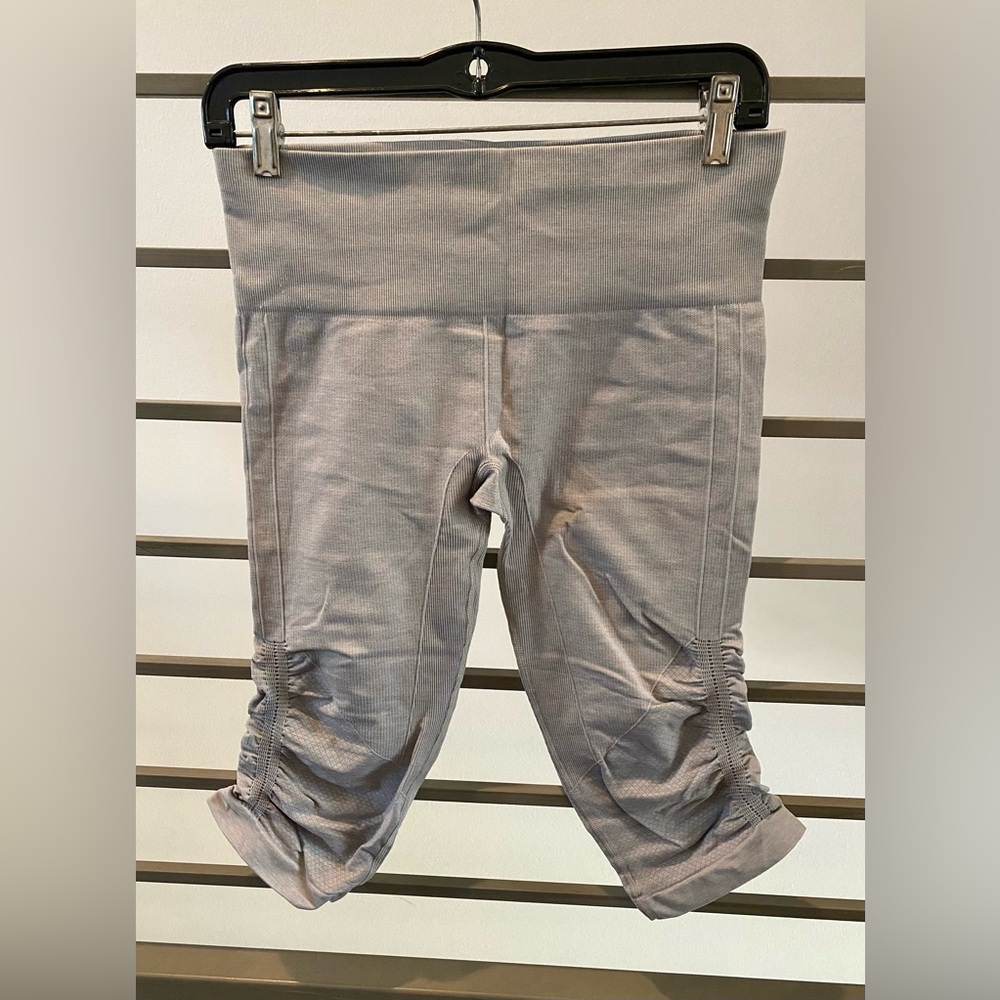 Lululemon Women's Discontinued Cropped Leggings